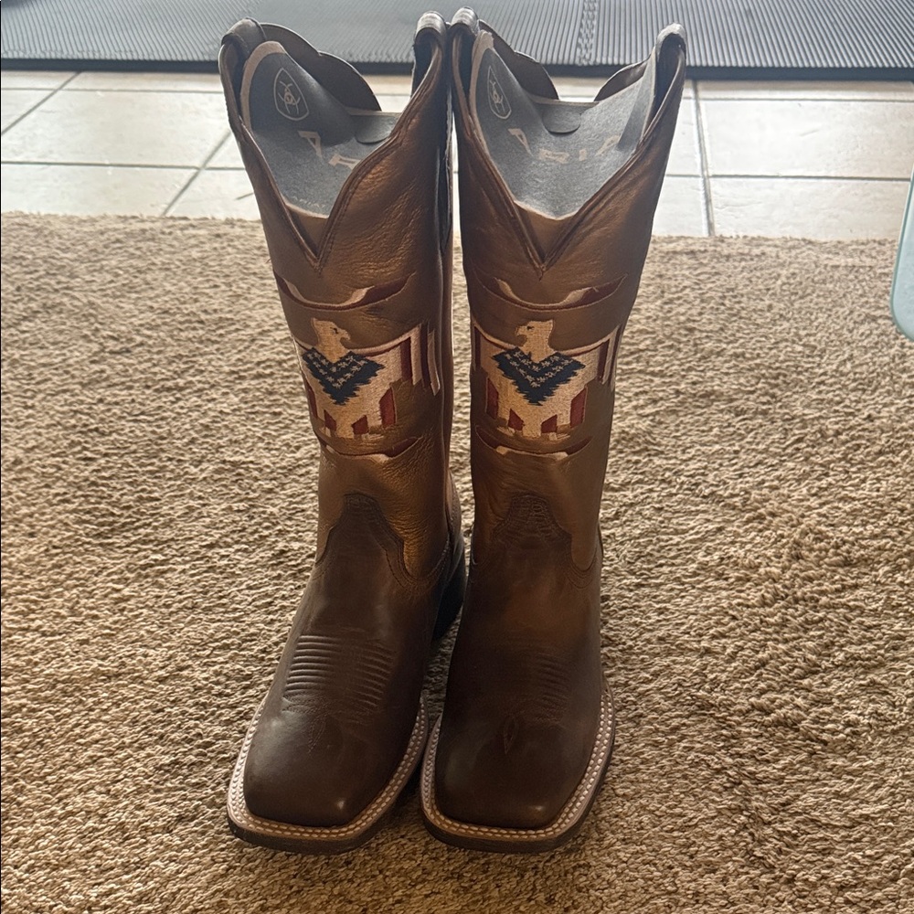 Ariat Brown Leather Western Heeled Boots with Embroidered Panel